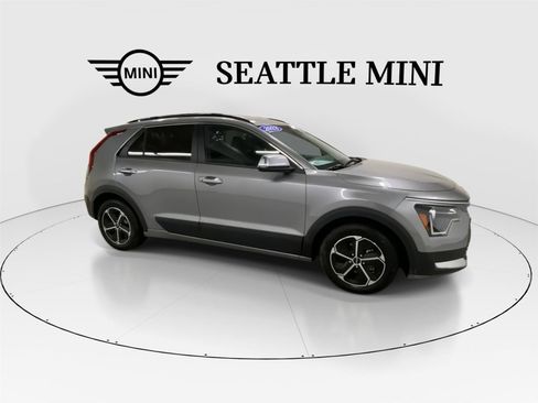 Used 2023 Kia Niro EX FWD image 13