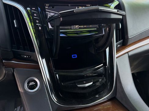 Used 2019 Cadillac Escalade 2WD image 26