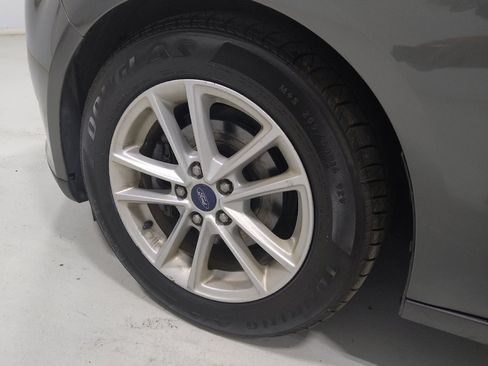 Used 2018 Ford Focus SE w/ Cold Weather Package FWD image 31