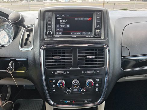 Used 2017 Dodge Grand Caravan SXT image 16