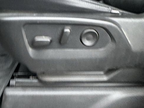 Used 2024 Chevrolet Silverado 2500 Custom w/ Custom Value Package image 11