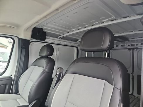 Used 2025 RAM ProMaster 2500 w/ Convenience Group FWD image 16