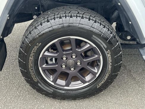 Used 2023 Jeep Gladiator Overland w/ Trailer Tow Package image 17