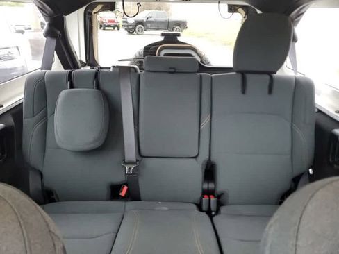 Used 2025 Jeep Wrangler Unlimited Sahara AWD/4WD image 13