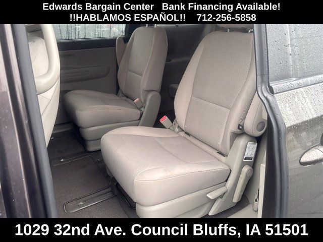 Used 2016 Kia Sedona LX w/ Option Group 020 FWD image 15