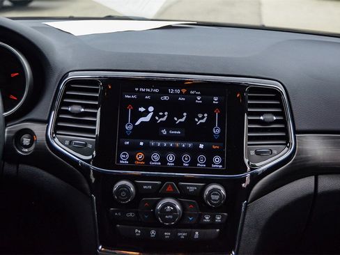 Used 2022 Jeep Grand Cherokee Laredo X image 14