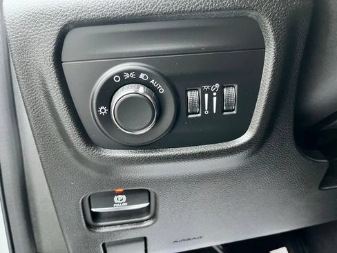 Used 2024 Jeep Grand Cherokee Altitude AWD/4WD image 27