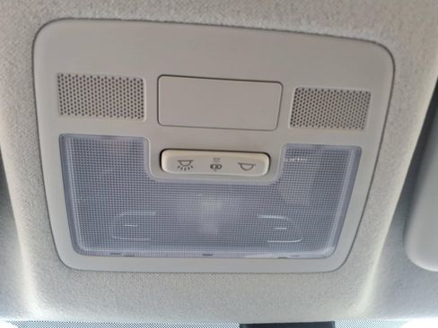 Used 2025 Hyundai Venue SE FWD image 28