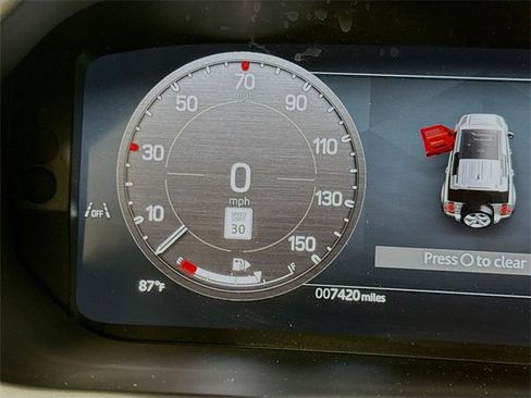 Used 2025 Land Rover Defender 110 S image 13