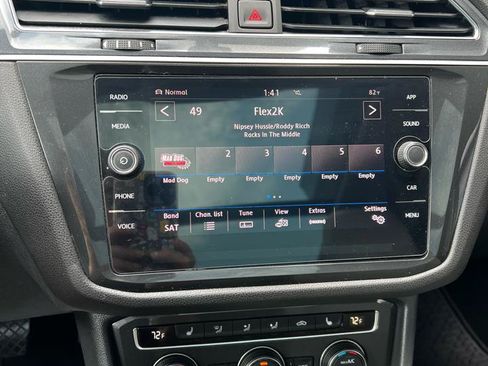 Used 2019 Volkswagen Tiguan SE w/ Panoramic Sunroof Package AWD/4WD image 18