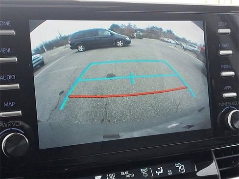 Used 2024 Toyota Sienna XLE image 19