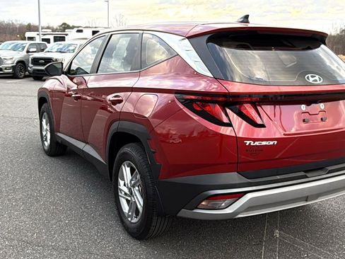 Used 2025 Hyundai Tucson SE image 10