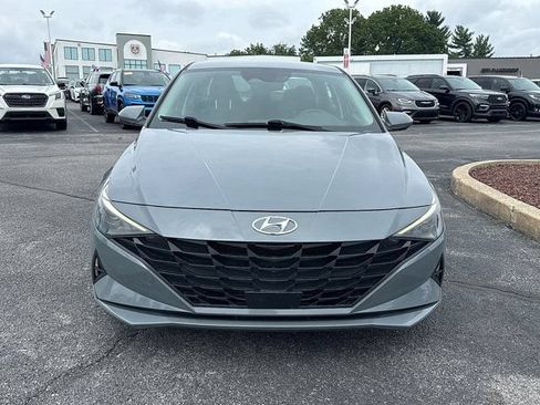 Used 2022 Hyundai Elantra SEL w/ Convenience Package FWD image 2