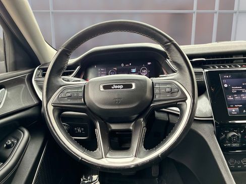 Used 2022 Jeep Grand Cherokee Laredo w/ Luxury Tech Group I AWD/4WD image 20