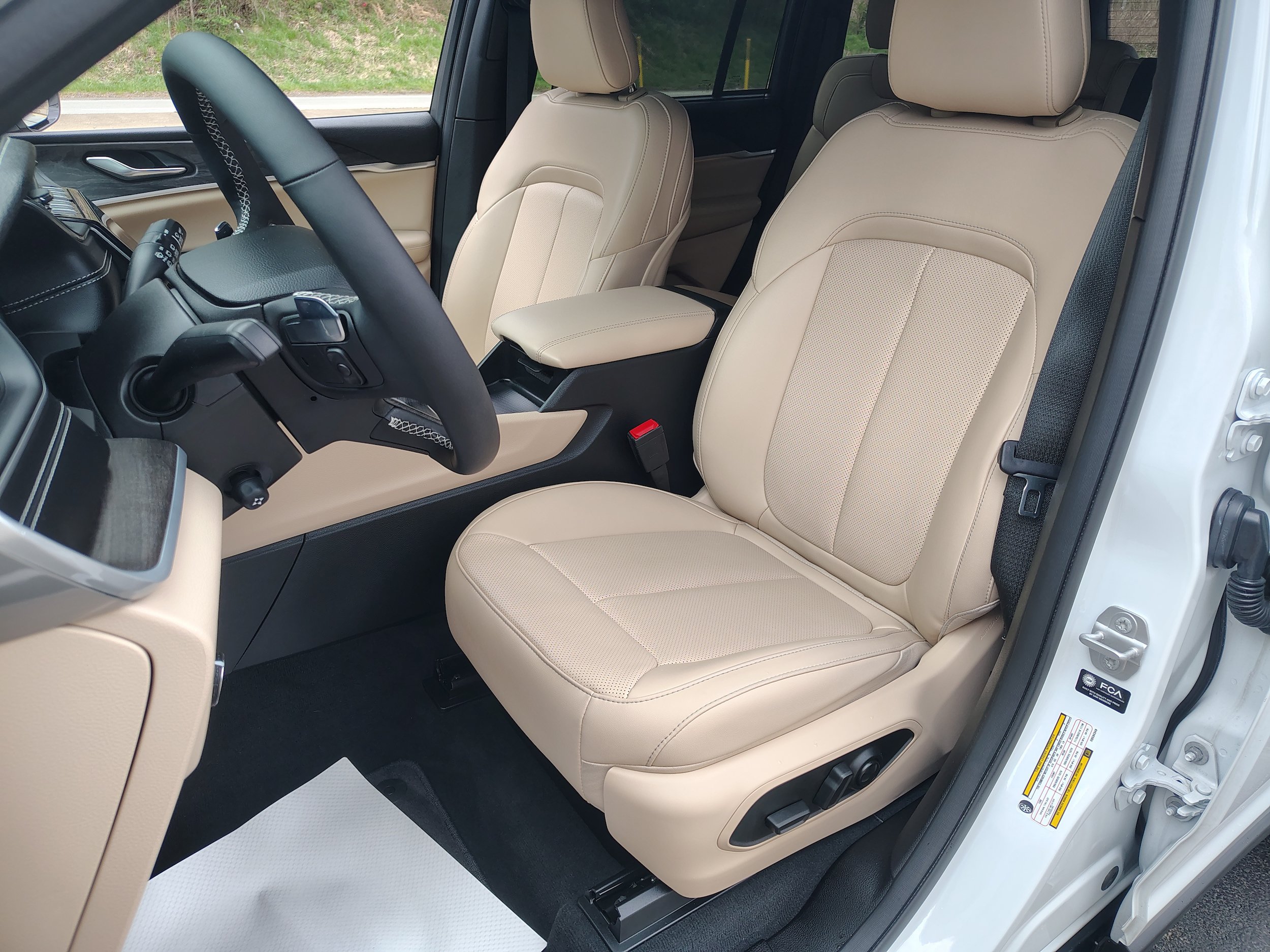 Certified 2024 Jeep Grand Cherokee Limited w/ Luxury Tech Group II AWD/4WD image 18
