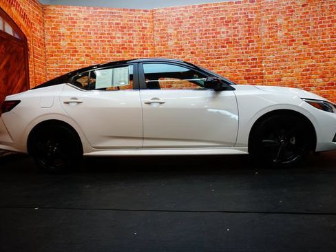 Certified 2023 Nissan Sentra SR w/ Midnight Edition Package FWD image 5