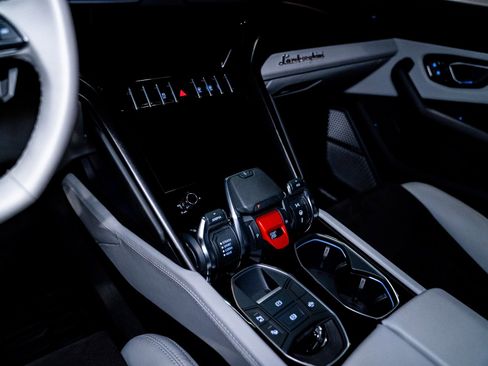 Used 2022 Lamborghini Urus image 29