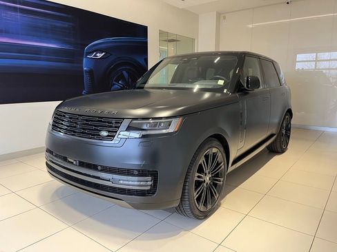 Used 2025 Land Rover Range Rover SE image 1