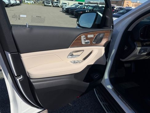 New 2026 Mercedes-Benz GLS 450 4MATIC image 16