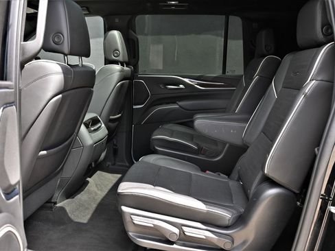 Used 2022 Cadillac Escalade ESV Premium Luxury image 24