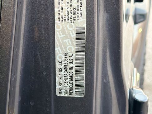 Used 2021 Jeep Gladiator Willys image 39