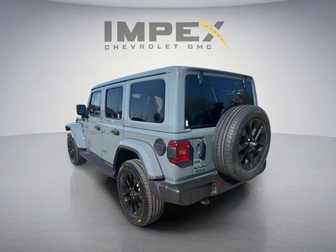 Used 2025 Jeep Wrangler Unlimited Sahara AWD/4WD image 3