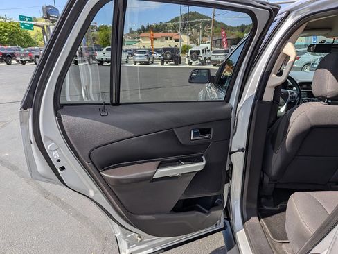 Used 2013 Ford Edge SE FWD image 15