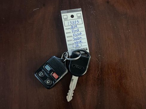 Used 2009 Ford Focus SE FWD image 32