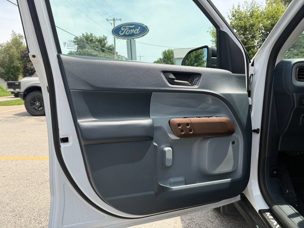 Used 2024 Ford Maverick Lariat w/ FX4 Off-Road Package AWD/4WD image 19
