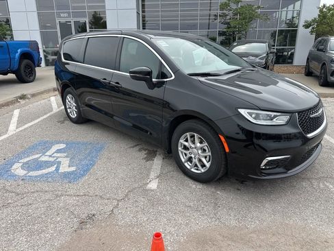 New 2026 Chrysler Pacifica Select image 43