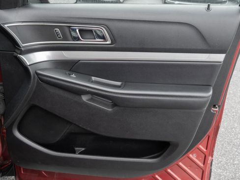 Used 2016 Ford Explorer XLT w/ Equipment Group 202A image 29