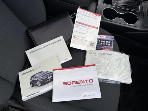 Used 2019 Kia Sorento S image 8