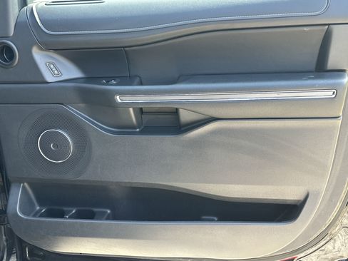 Used 2024 Ford Expedition Max XLT image 14