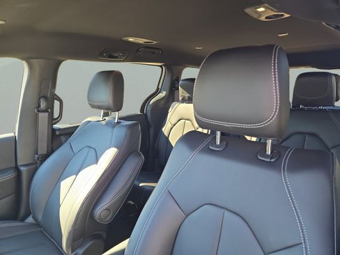 New 2026 Chrysler Voyager LX FWD image 20