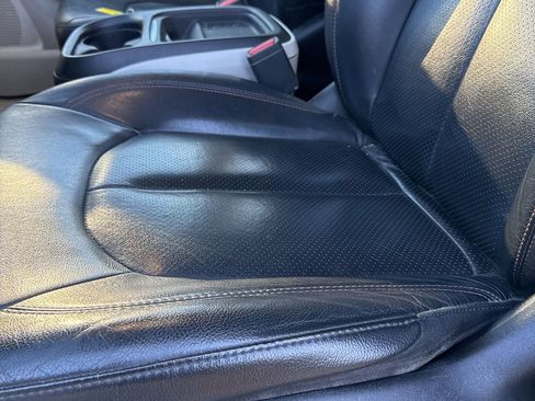 Used 2019 Chrysler Pacifica Touring-L image 19