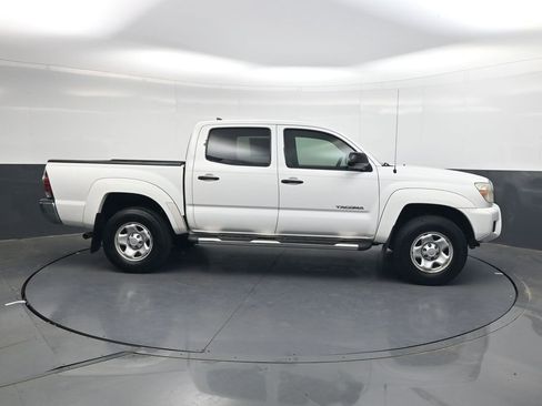 Used 2015 Toyota Tacoma PreRunner w/ SR5 Package RWD image 4