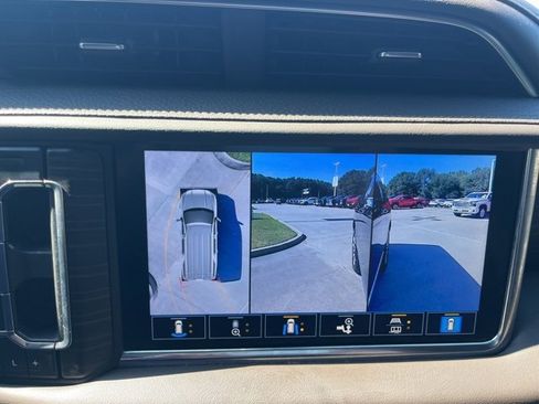 Used 2021 GMC Yukon XL Denali w/ Denali Premium Package image 27