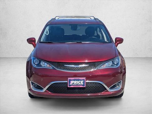 Used 2020 Chrysler Pacifica Touring-L FWD image 2