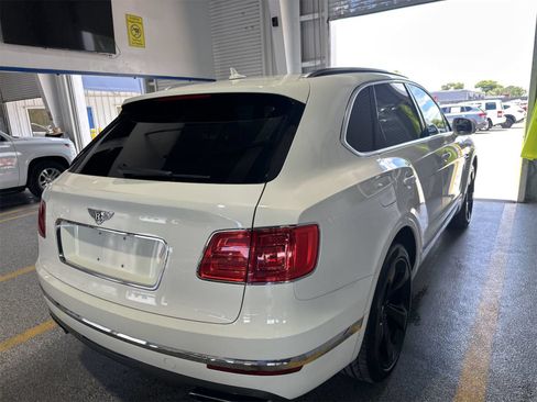 Used 2018 Bentley Bentayga AWD/4WD image 7