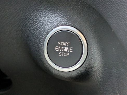 Used 2020 Volvo XC40 T5 R-Design w/ Protection Package Premier image 35