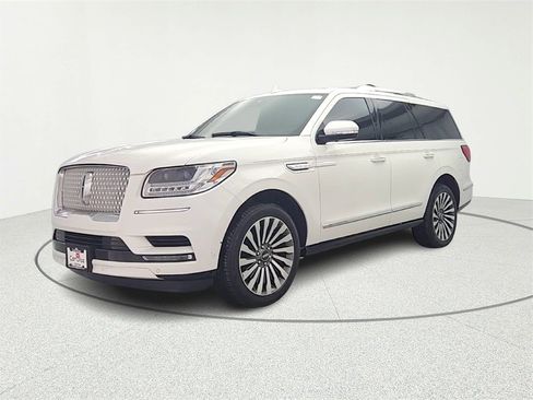 Used 2021 Lincoln Navigator Reserve image 3