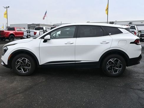 Used 2024 Kia Sportage LX image 9