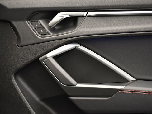 Used 2025 Audi Q3 2.0T Premium Plus w/ Premium Plus Package image 47