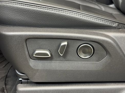 Used 2025 GMC Sierra 3500 Denali w/ Denali Reserve Package image 12