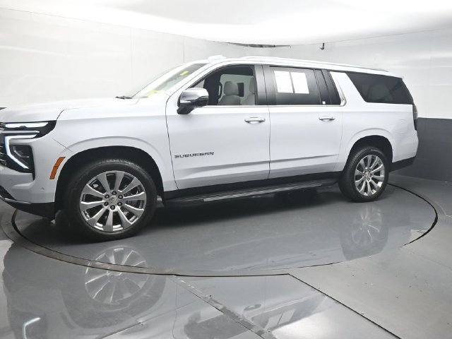 Used 2026 Chevrolet Suburban Premier RWD image 4