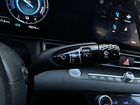 Used 2025 Hyundai Elantra Limited image 42