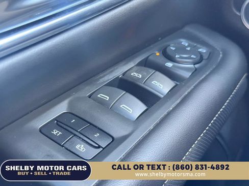 Used 2023 GMC Yukon SLT image 12