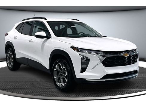 New 2026 Chevrolet Trax LT image 2