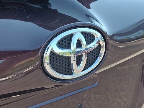 Used 2018 Toyota RAV4 LE w/ All Weather Liner Package AWD/4WD image 28