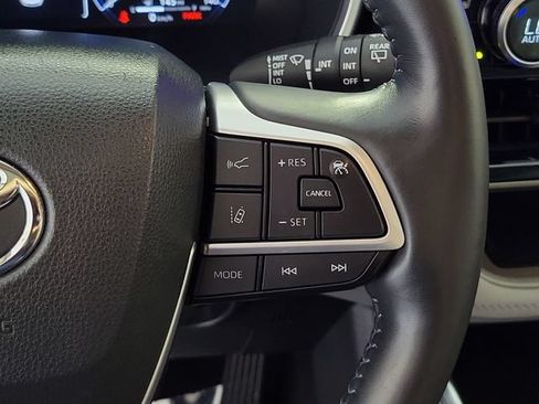 Used 2023 Toyota Highlander Limited FWD image 25